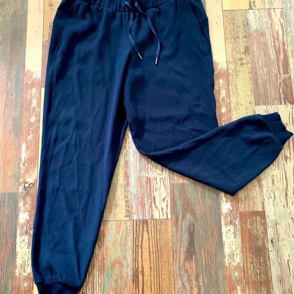 Navy Lululemon On The Fly lightweight joggers 10 NWOT 27 inseam